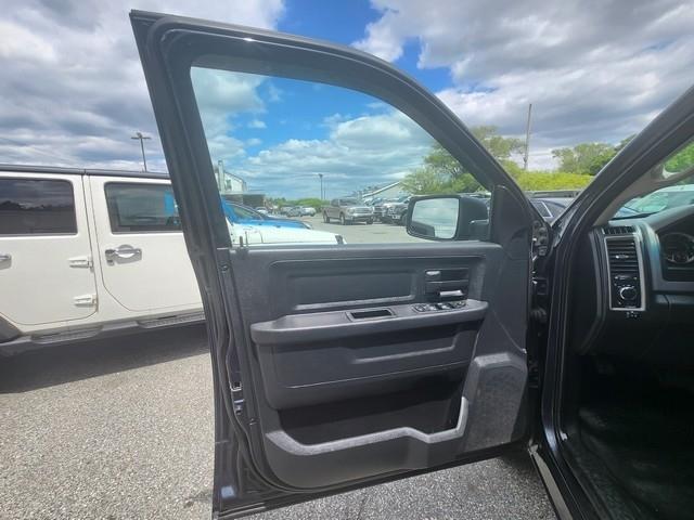 RAM 1500 Tradesman 4x2 Quad Cab 6'4" Box 2017