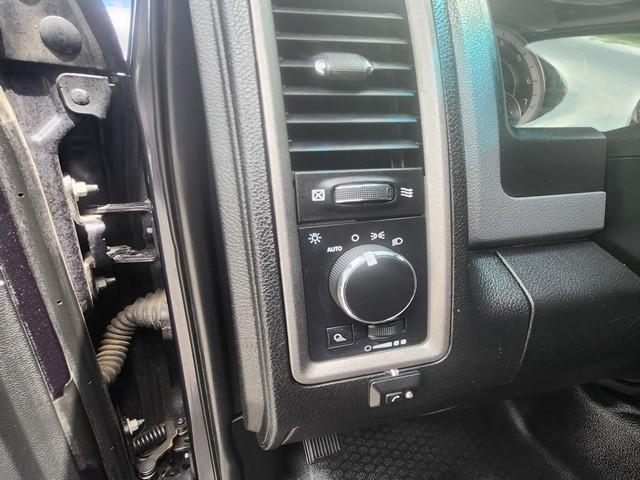 RAM 1500 Tradesman 4x2 Quad Cab 6'4" Box 2017