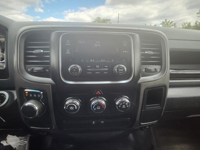 RAM 1500 Tradesman 4x2 Quad Cab 6'4" Box 2017