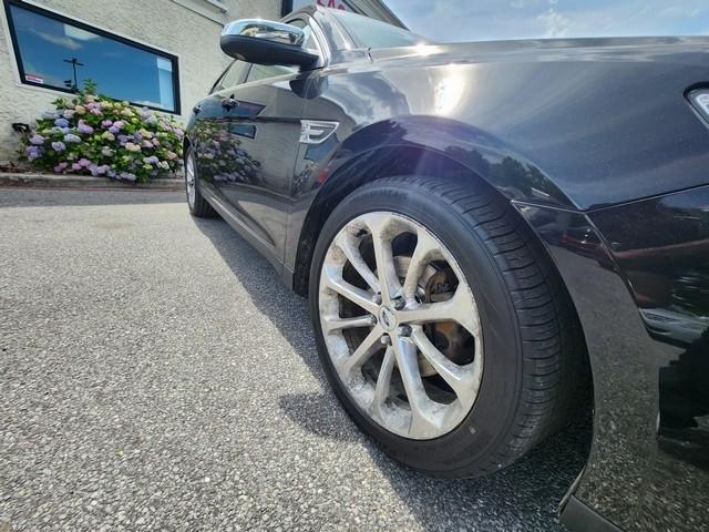 Ford Taurus 4dr Sdn Limited FWD 2013