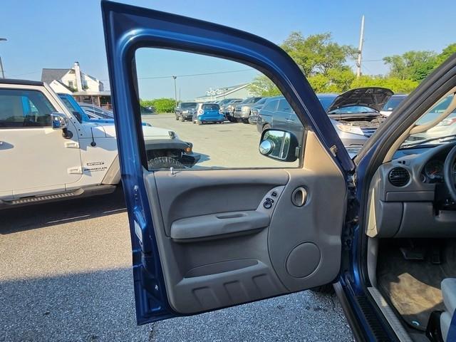 Jeep Liberty 4dr Sport 4WD 2005