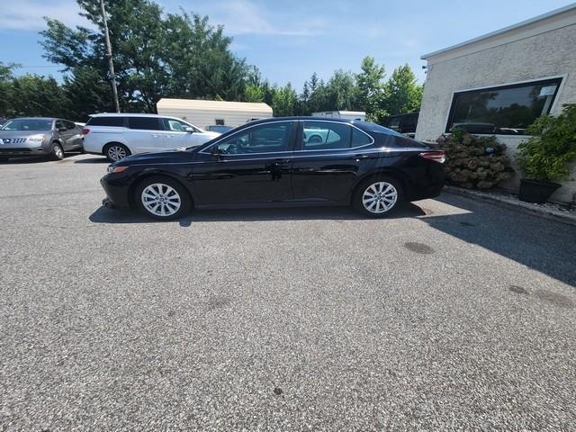 Toyota Camry LE Auto (Natl) 2020