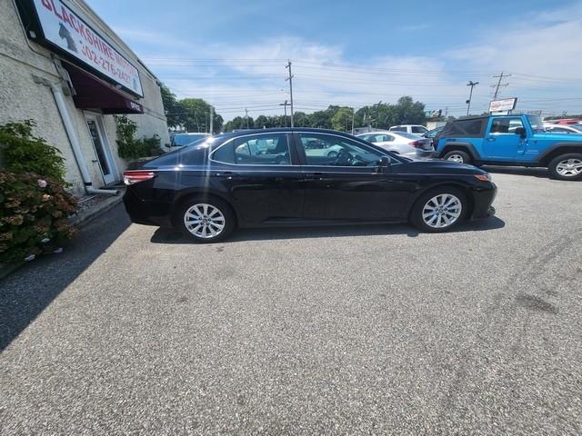 Toyota Camry LE Auto (Natl) 2020