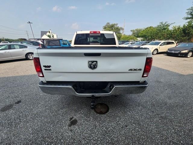 RAM 1500 4WD Quad Cab 140.5" SLT 2016