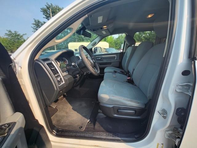 RAM 1500 4WD Quad Cab 140.5" SLT 2016
