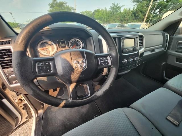 RAM 1500 4WD Quad Cab 140.5" SLT 2016