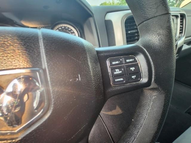 RAM 1500 4WD Quad Cab 140.5" SLT 2016