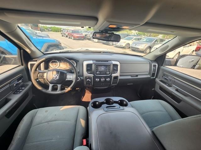 RAM 1500 4WD Quad Cab 140.5" SLT 2016
