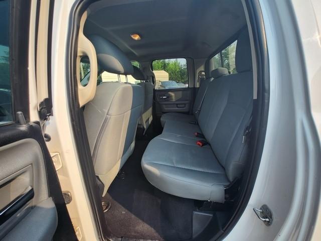 RAM 1500 4WD Quad Cab 140.5" SLT 2016