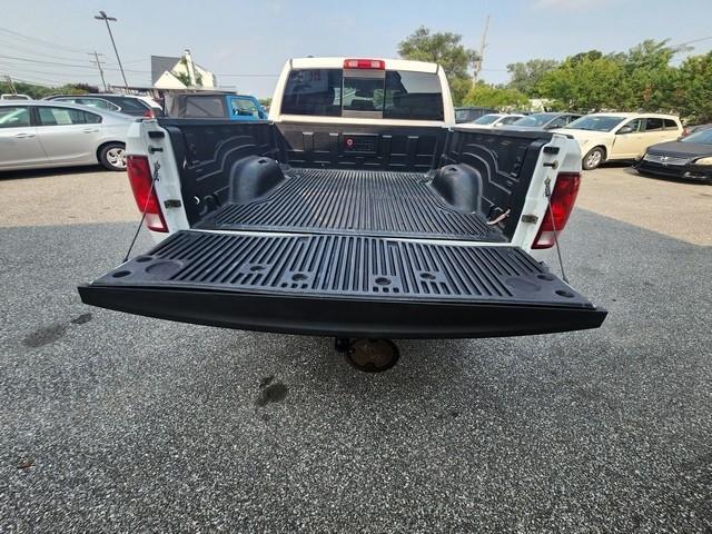 RAM 1500 4WD Quad Cab 140.5" SLT 2016