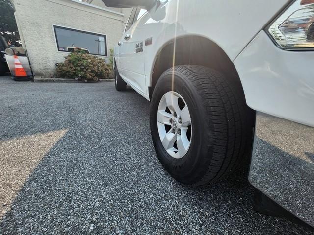 RAM 1500 4WD Quad Cab 140.5" SLT 2016