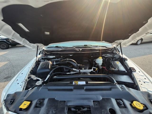 RAM 1500 4WD Quad Cab 140.5" SLT 2016