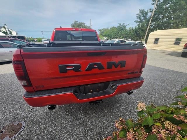 RAM 1500 Night 4x4 Quad Cab 6'4" Box 2017