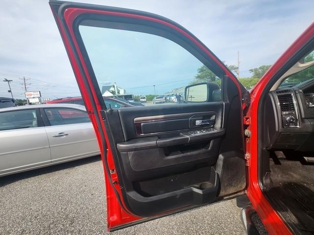 RAM 1500 Night 4x4 Quad Cab 6'4" Box 2017