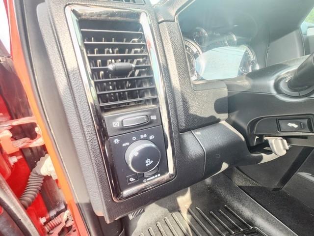 RAM 1500 Night 4x4 Quad Cab 6'4" Box 2017