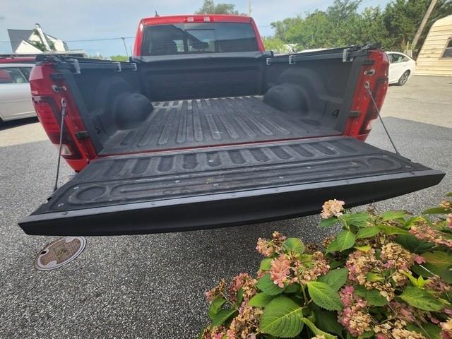 RAM 1500 Night 4x4 Quad Cab 6'4" Box 2017
