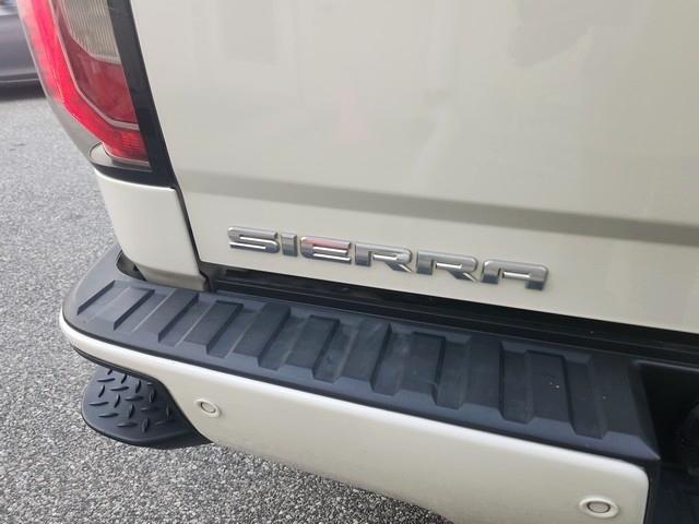 GMC Sierra 1500 4WD Crew Cab 153.0" Denali 2017