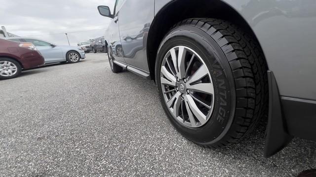 Nissan Pathfinder 4x4 SV 2018