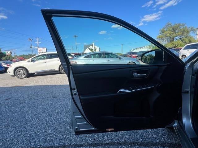Toyota Camry XLE Auto (Natl) 2017