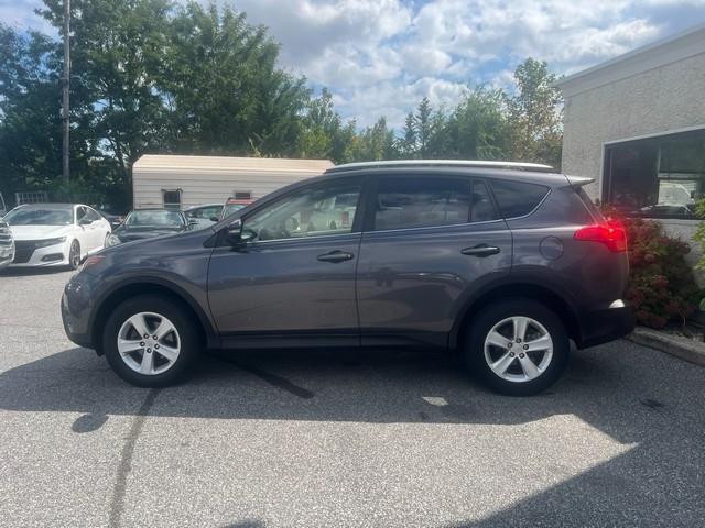 Toyota RAV4 AWD 4dr XLE (Natl) 2013