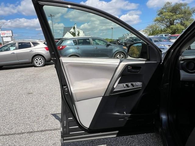 Toyota RAV4 AWD 4dr XLE (Natl) 2013