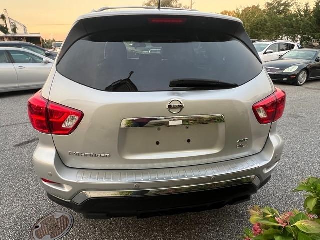 Nissan Pathfinder 4x4 SL 2017