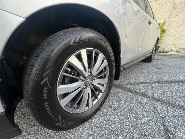 Nissan Pathfinder 4x4 SL 2017