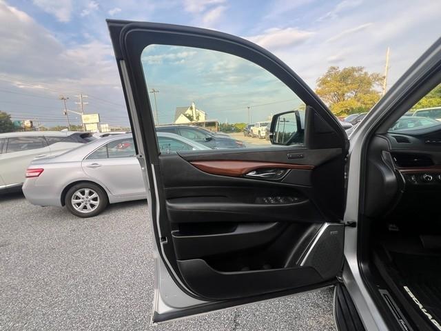 Cadillac Escalade 4WD 4dr Luxury 2019