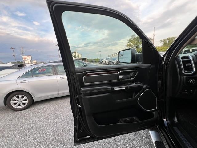 RAM 1500 Laramie 4x4 Crew Cab 5'7" Box 2021