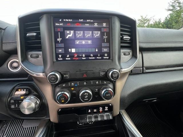 RAM 1500 Laramie 4x4 Crew Cab 5'7" Box 2021
