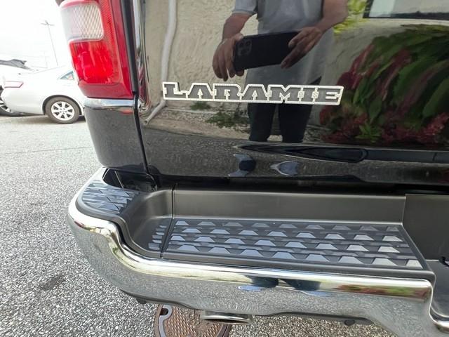 RAM 1500 Laramie 4x4 Crew Cab 5'7" Box 2021