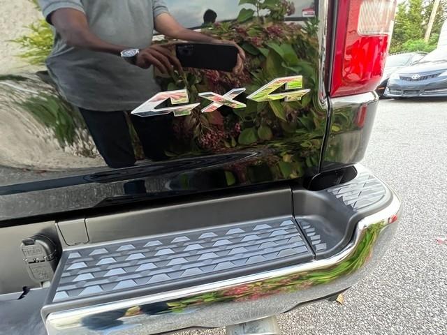 RAM 1500 Laramie 4x4 Crew Cab 5'7" Box 2021