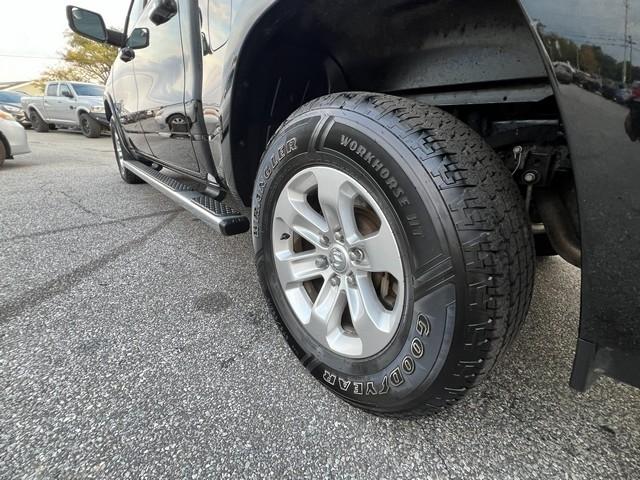 RAM 1500 Laramie 4x4 Crew Cab 5'7" Box 2021