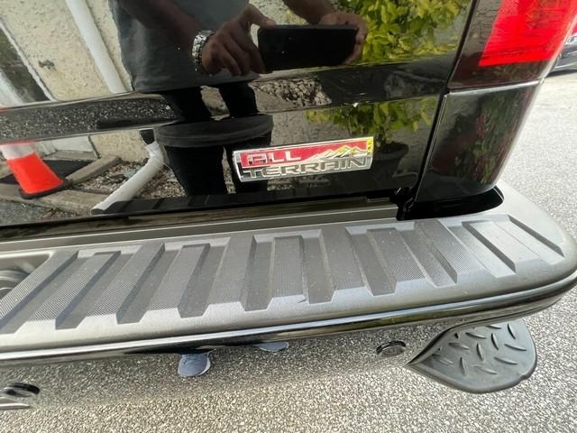 GMC Sierra 1500 4WD Crew Cab 143.5" SLT 2015