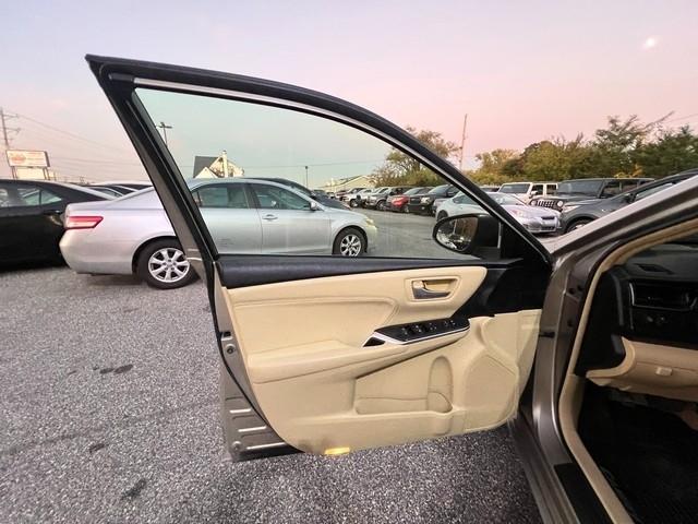 Toyota Camry XLE Auto (Natl) 2017
