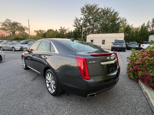 Cadillac XTS 4dr Sdn Luxury FWD 2017
