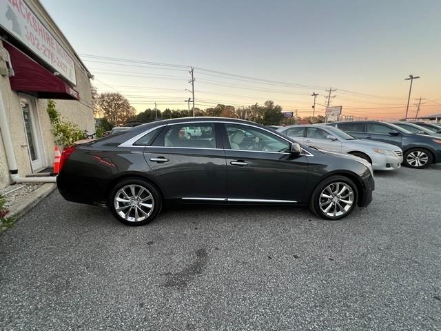 Cadillac XTS 4dr Sdn Luxury FWD 2017