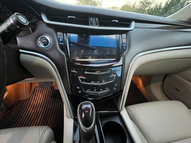 Cadillac XTS 4dr Sdn Luxury FWD 2017