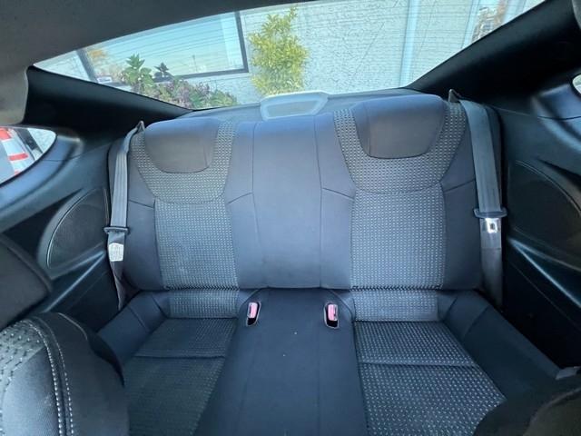 Hyundai Genesis Coupe 2dr 2.0T Auto Premium 2011