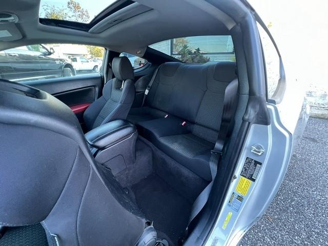 Hyundai Genesis Coupe 2dr 2.0T Auto Premium 2011