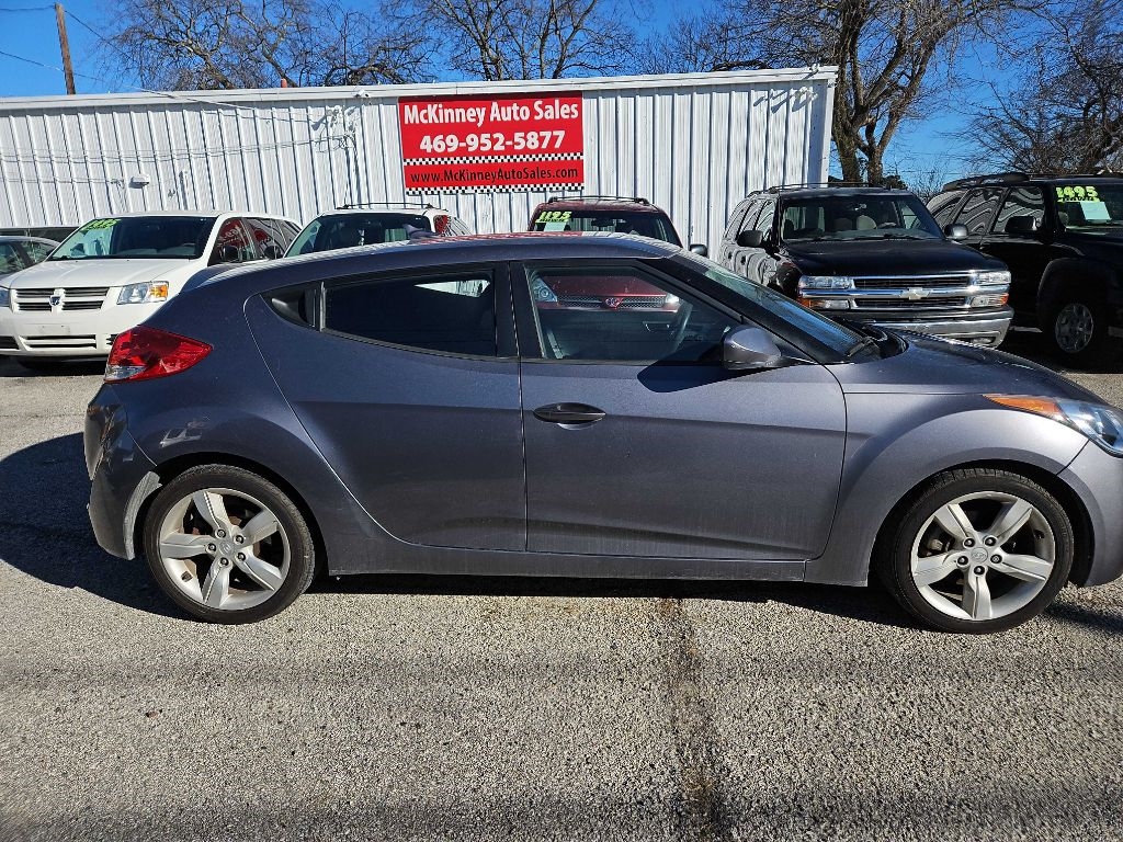 Hyundai Veloster Base 2012