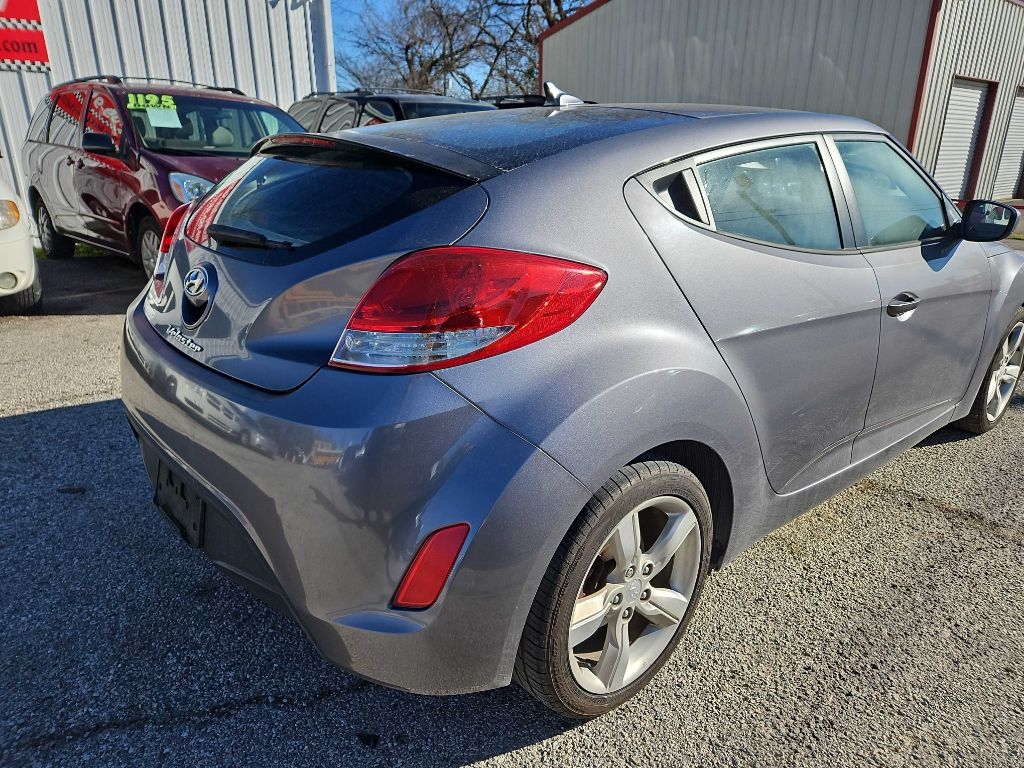 Hyundai Veloster Base 2012
