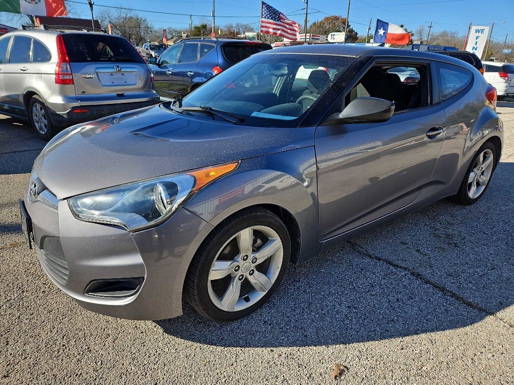 Hyundai Veloster Base 2012