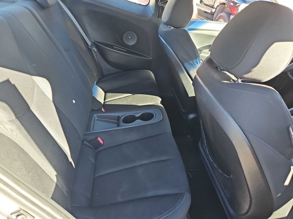 Hyundai Veloster Base 2012