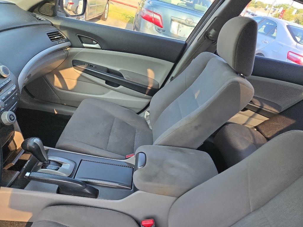 Honda Accord LX-P Sedan AT 2011