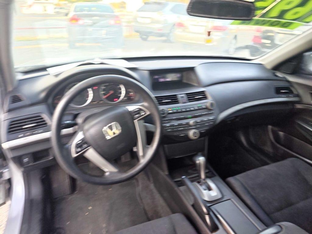Honda Accord LX sedan AT 2011