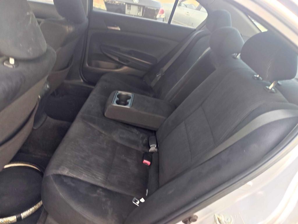 Honda Accord LX sedan AT 2011