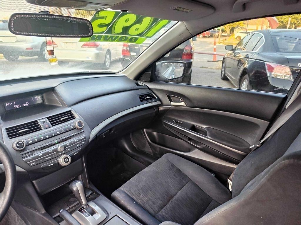Honda Accord LX sedan AT 2011