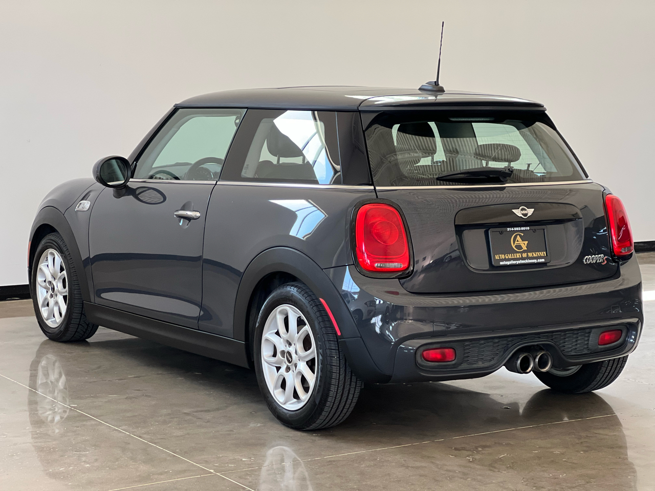 2015 Mini Cooper Hardtop S photo 2