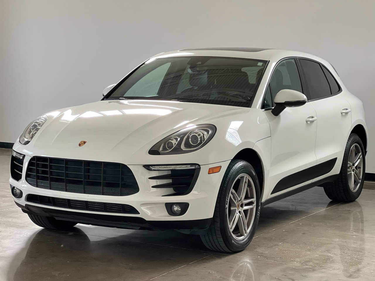 2017 Porsche Macan GTS photo 3